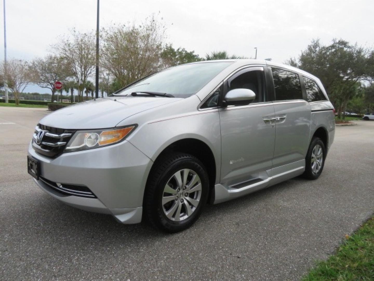 2014 Silver /GRAY Honda Odyssey EX-L (5FNRL5H68EB) with an 3.5L V6 SOHC 24V engine, 6-Speed Automatic transmission, located at 4301 Oak Circle #19, Boca Raton, FL, 33431, (954) 561-2499, 26.388861, -80.084038 - You are looking at Gorgeous Low Mileage 2014 Honda Odyssey EX-L Braunability Freedom Van Handicap Van Wheelchair Van Conversion Van with 25K Original Miles, Power Side Entry Ramp with Kneeling Van Function, Passenger Side Quick Lock System (same as ez lock), Quick Release Front Seats, Tie Down Syste - Photo#12